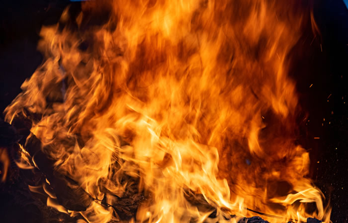 火葬する時の温度は800度～1,200度｜その意味や燃焼時間を解説