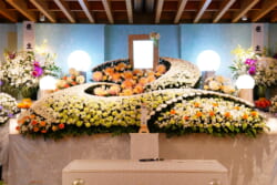 葬儀の流れ｜日程、マナー、家族葬、参列方法まで徹底解説